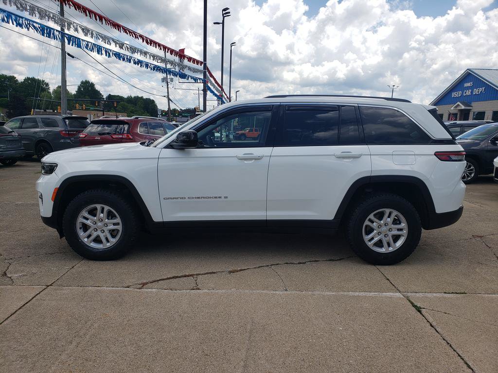 Certified 2023 Jeep Grand Cherokee Laredo w/ Luxury Tech Group I AWD/4WD image 7