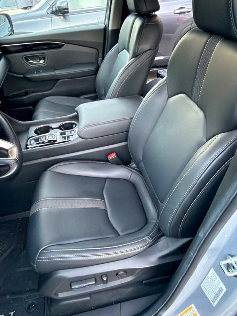 Used 2025 Honda Pilot Touring image 7
