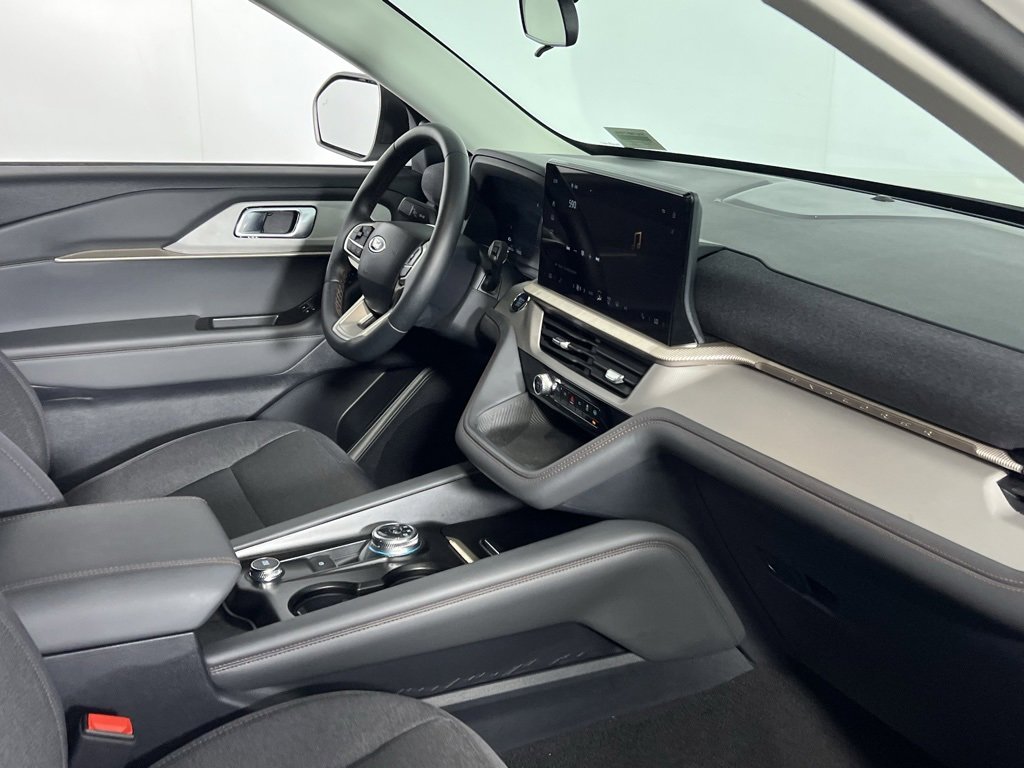 Used 2025 Ford Explorer Active image 34