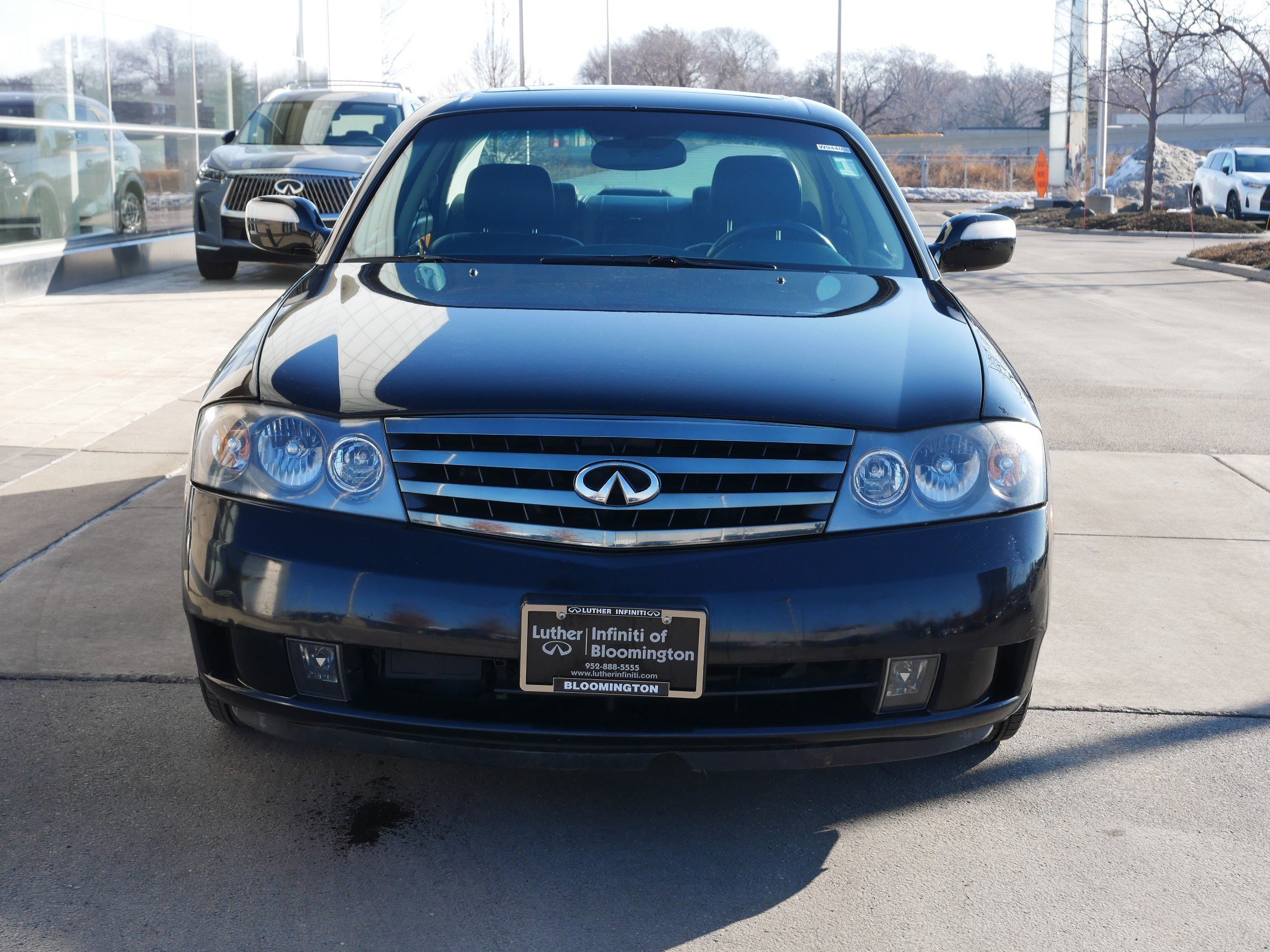 Used 2004 INFINITI M45 w/ Technology Pkg image 2