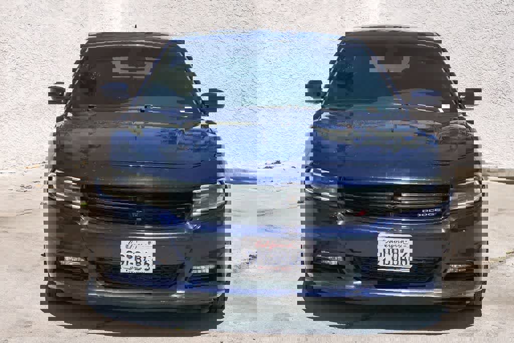 Used 2015 Dodge Charger SXT RWD image 2