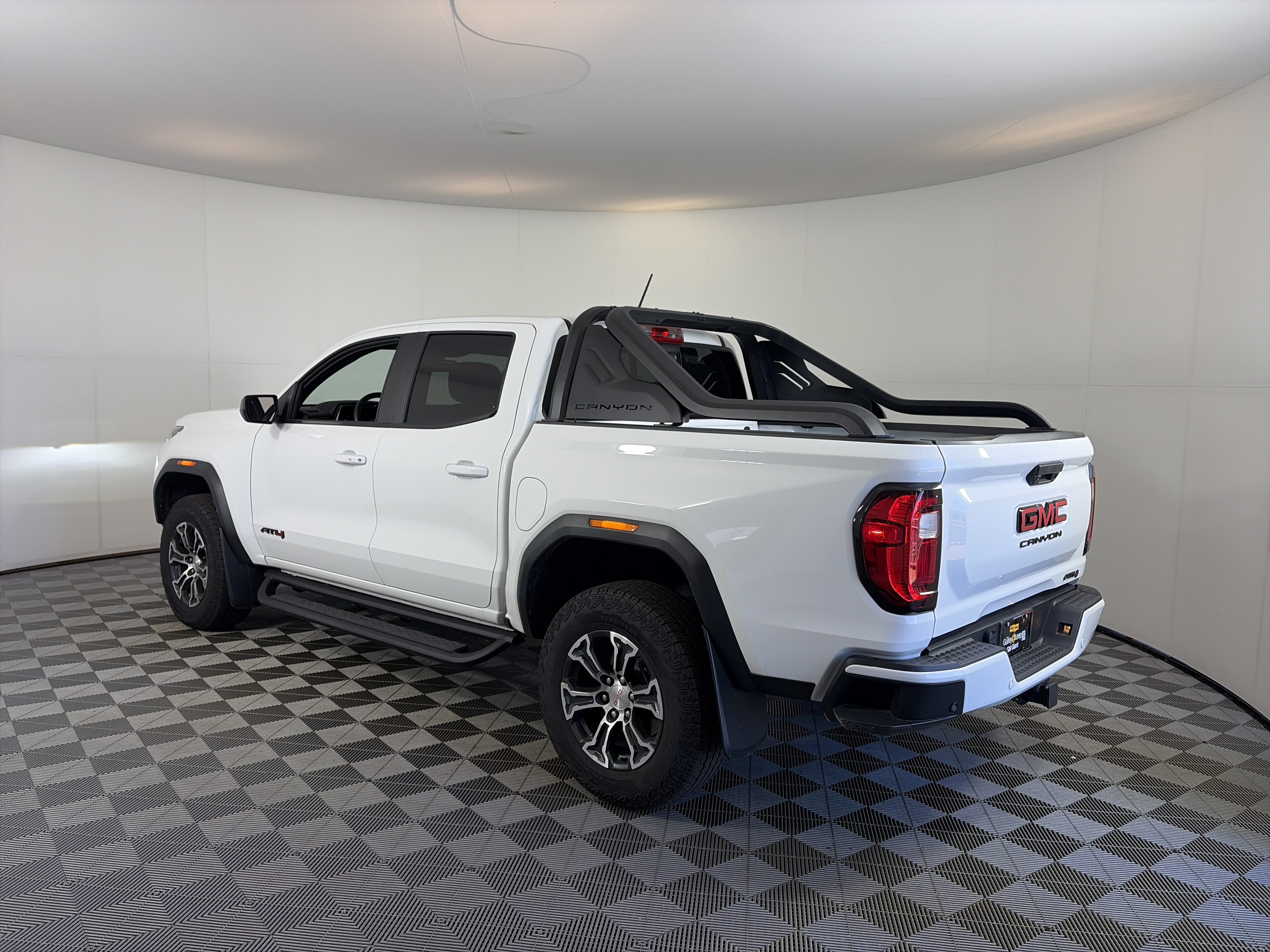 Used 2025 GMC Canyon AT4 AWD/4WD image 8