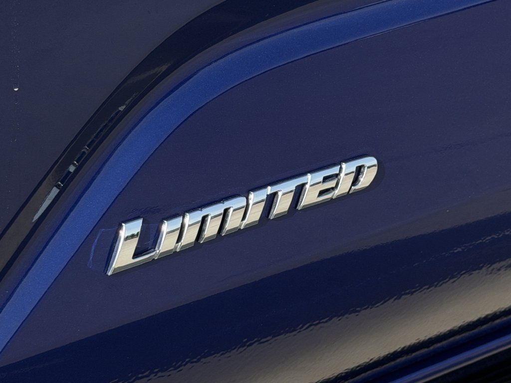Used 2025 Toyota Tacoma Limited AWD/4WD image 10