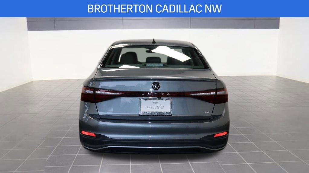 Used 2025 Volkswagen Jetta SE image 4