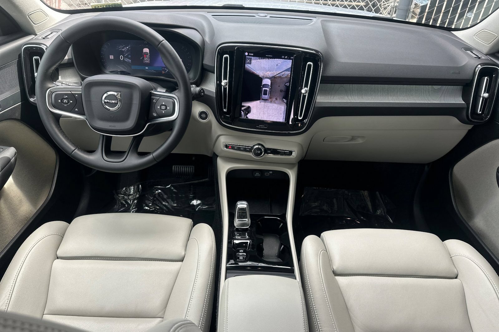 Used 2026 Volvo XC40 B5 Plus w/ Protection Package Premier AWD/4WD image 3