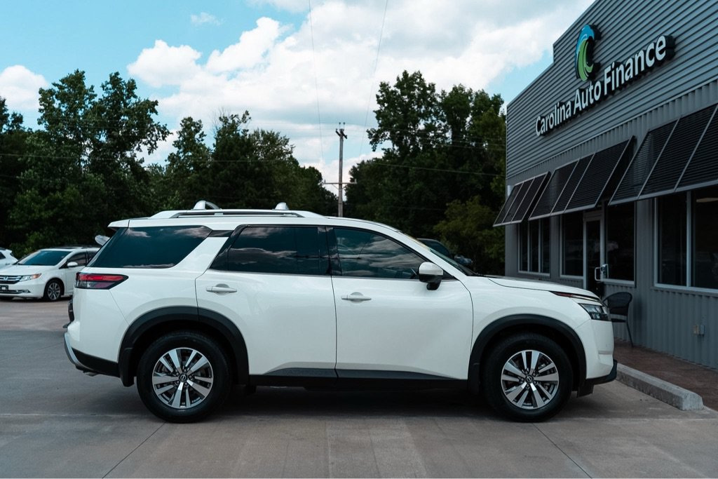 Used 2022 Nissan Pathfinder SL AWD/4WD image 4