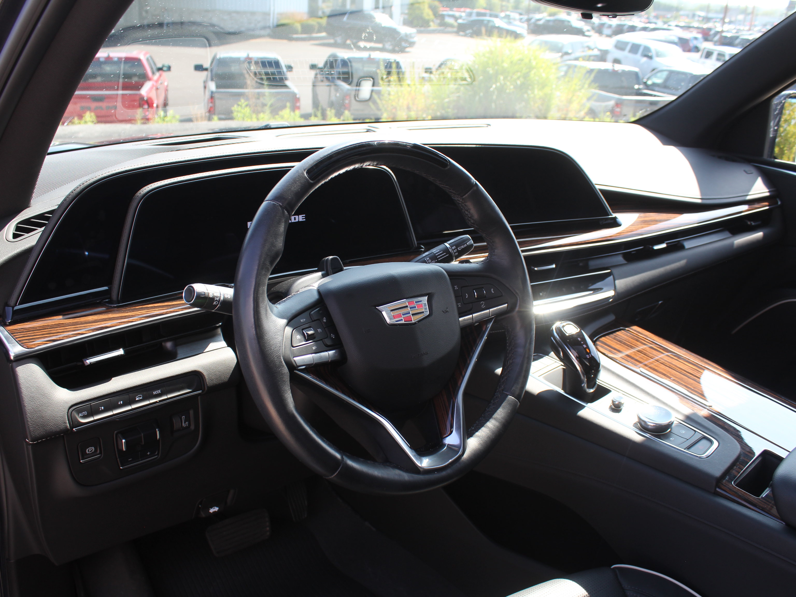 Used 2023 Cadillac Escalade Premium Luxury w/ Performance Package AWD/4WD image 18