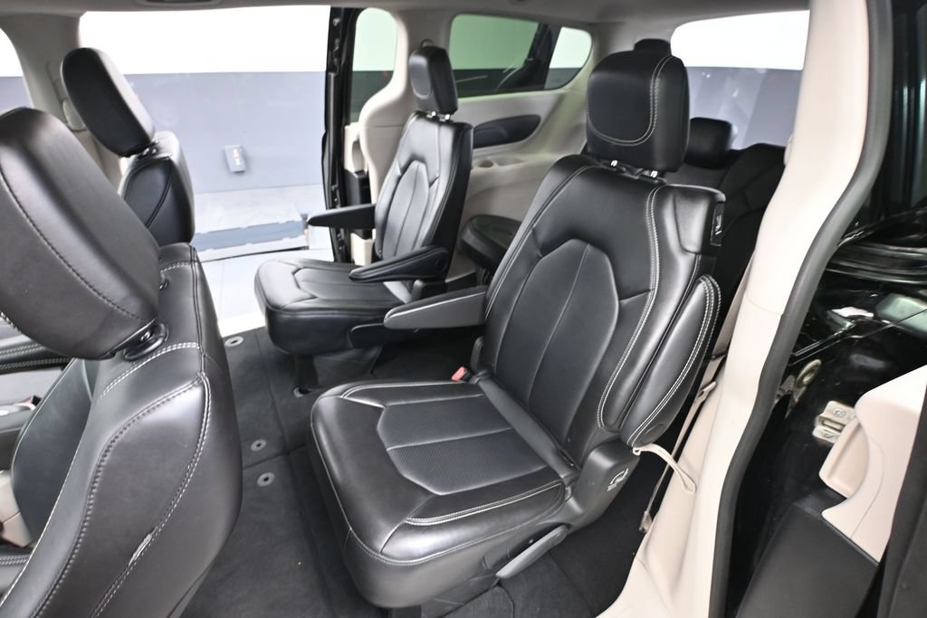 Used 2024 Chrysler Pacifica Touring-L FWD image 28