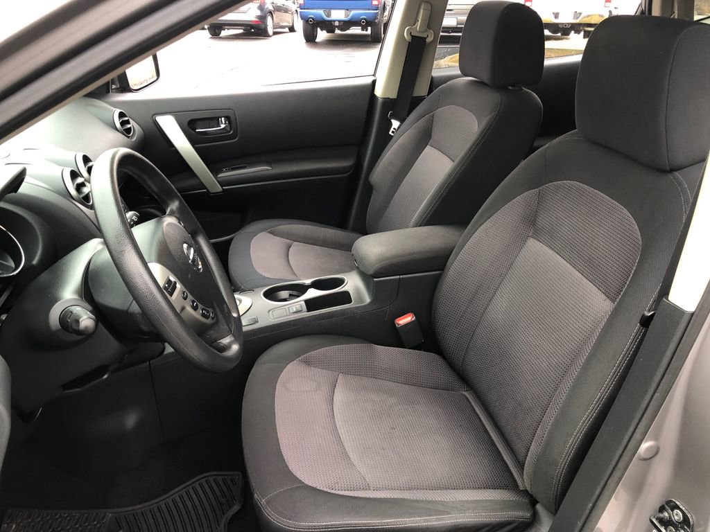 Used 2013 Nissan Rogue SV w/ Premium Pkg image 19