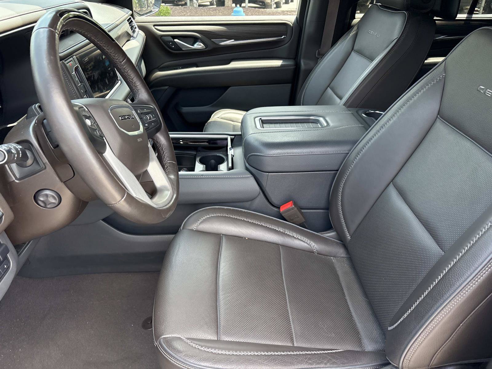 Used 2024 GMC Yukon Denali w/ Denali Reserve Package RWD image 15