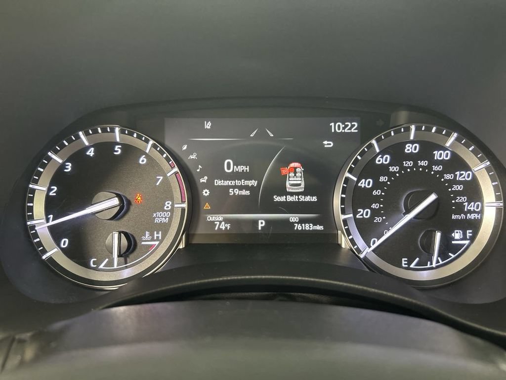 Used 2022 Toyota Highlander XLE AWD/4WD image 13