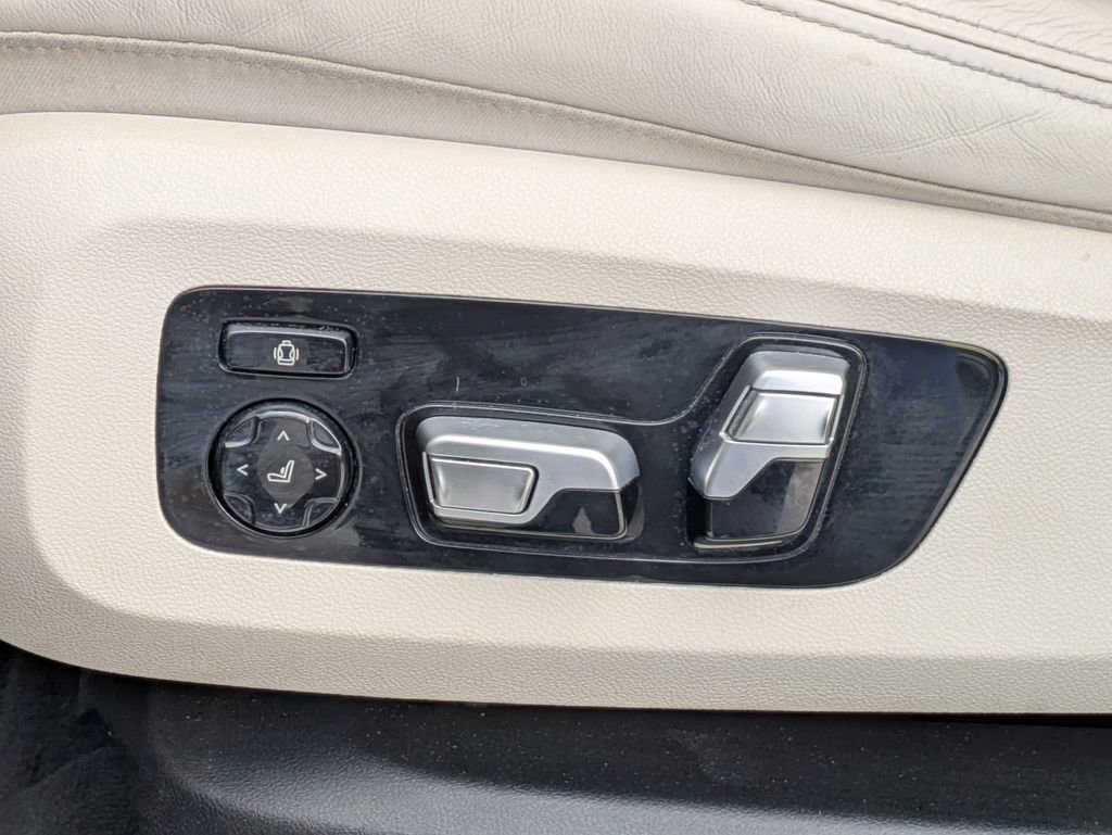 Used 2020 BMW X7 xDrive40i w/ Executive Package image 13