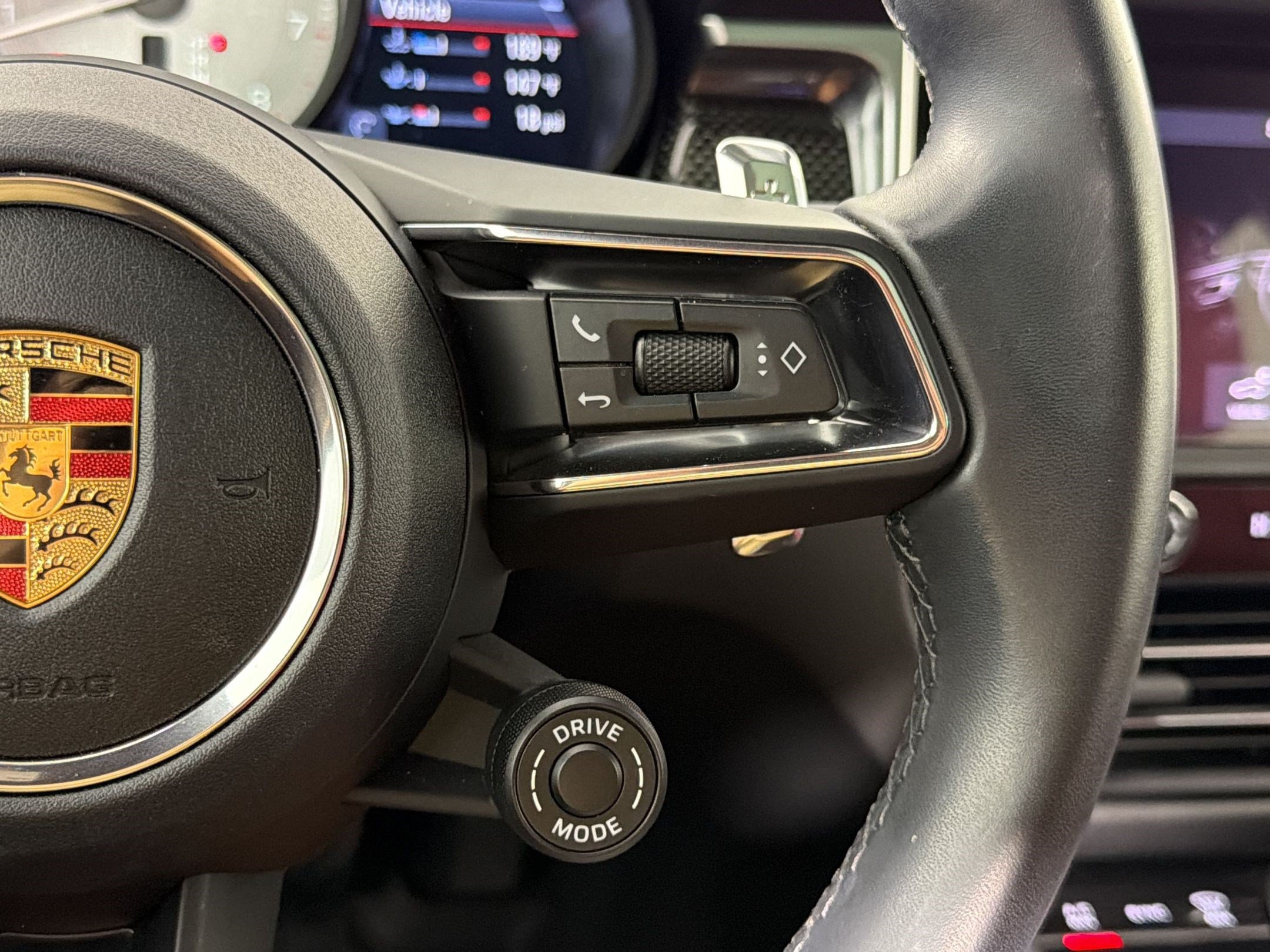 Certified 2024 Porsche Macan S AWD/4WD image 19