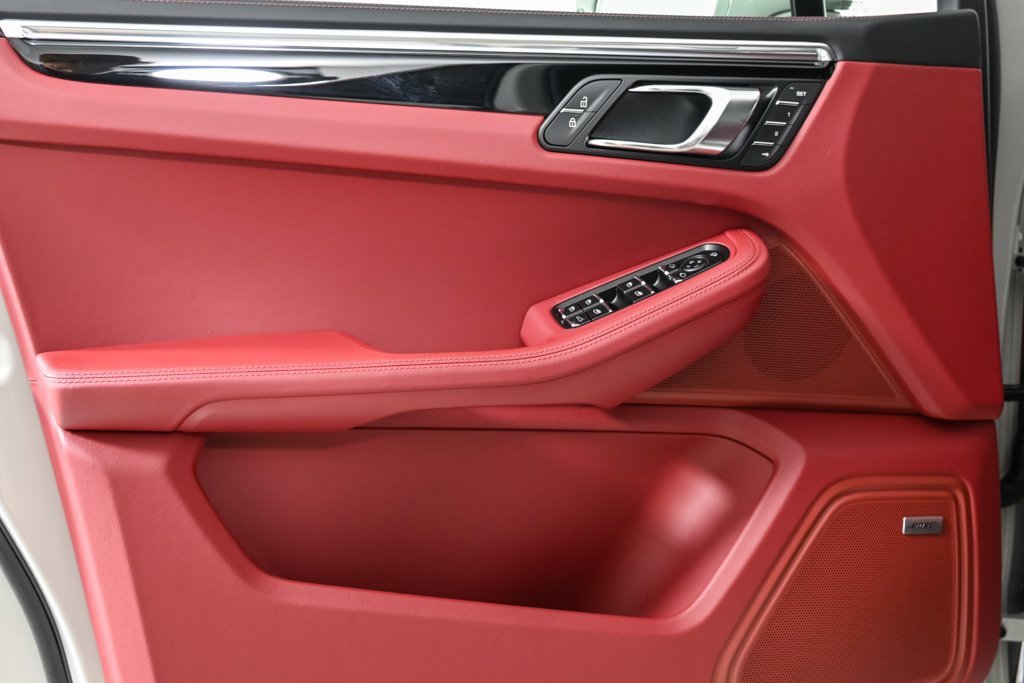 New 2026 Porsche Macan image 6