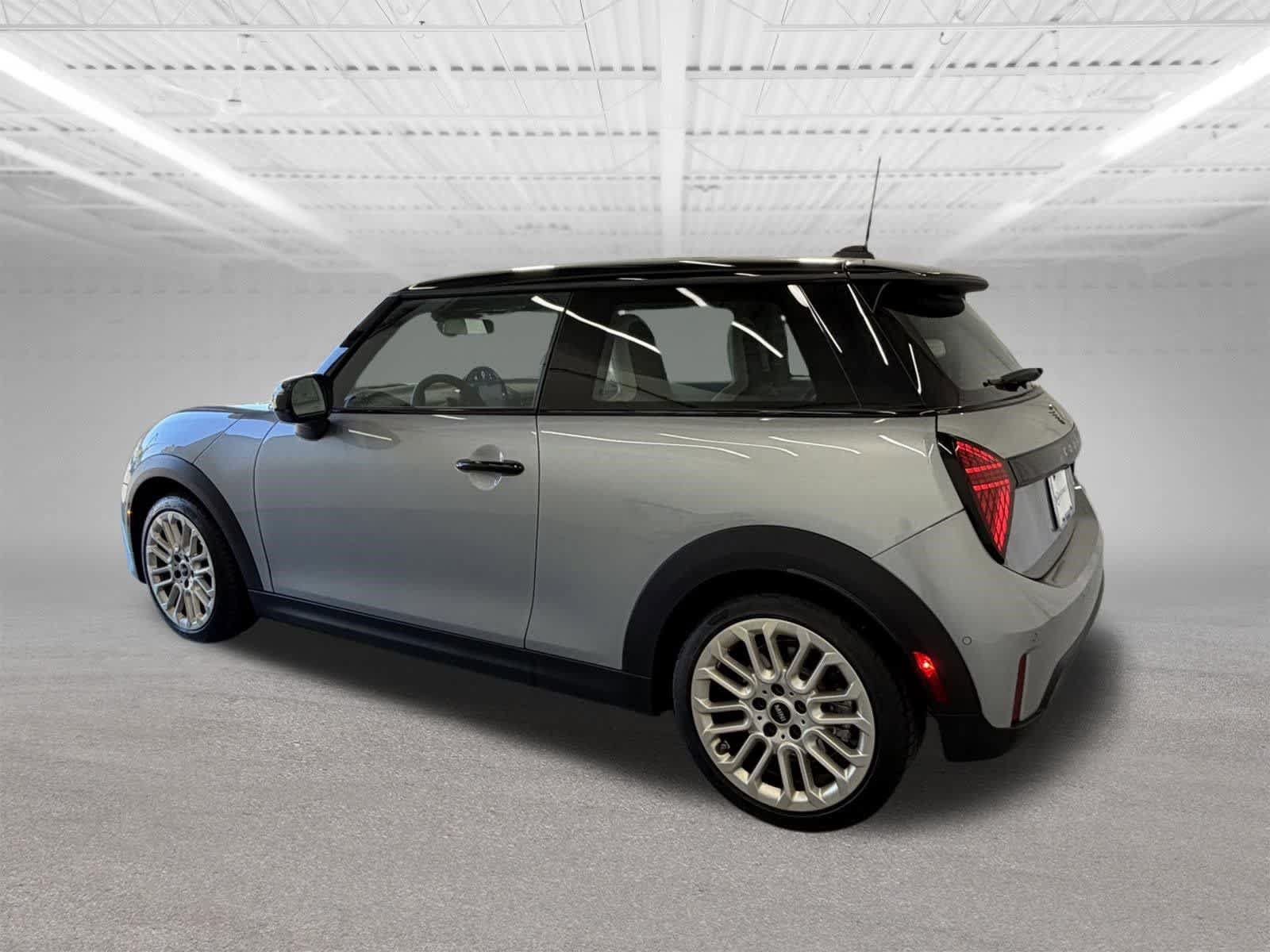 Used 2025 MINI Cooper 2-Door Hardtop FWD image 3