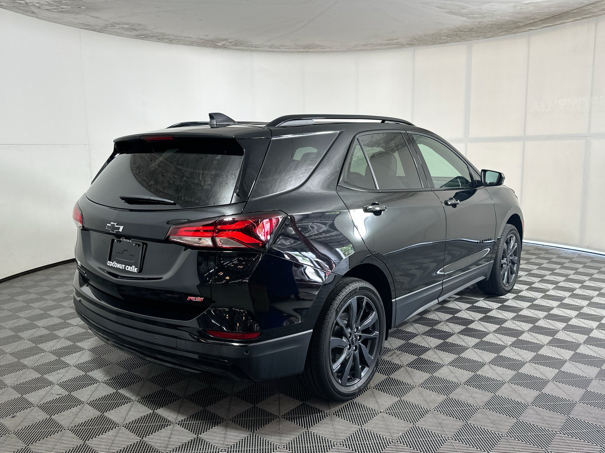 Used 2024 Chevrolet Equinox RS AWD/4WD image 3