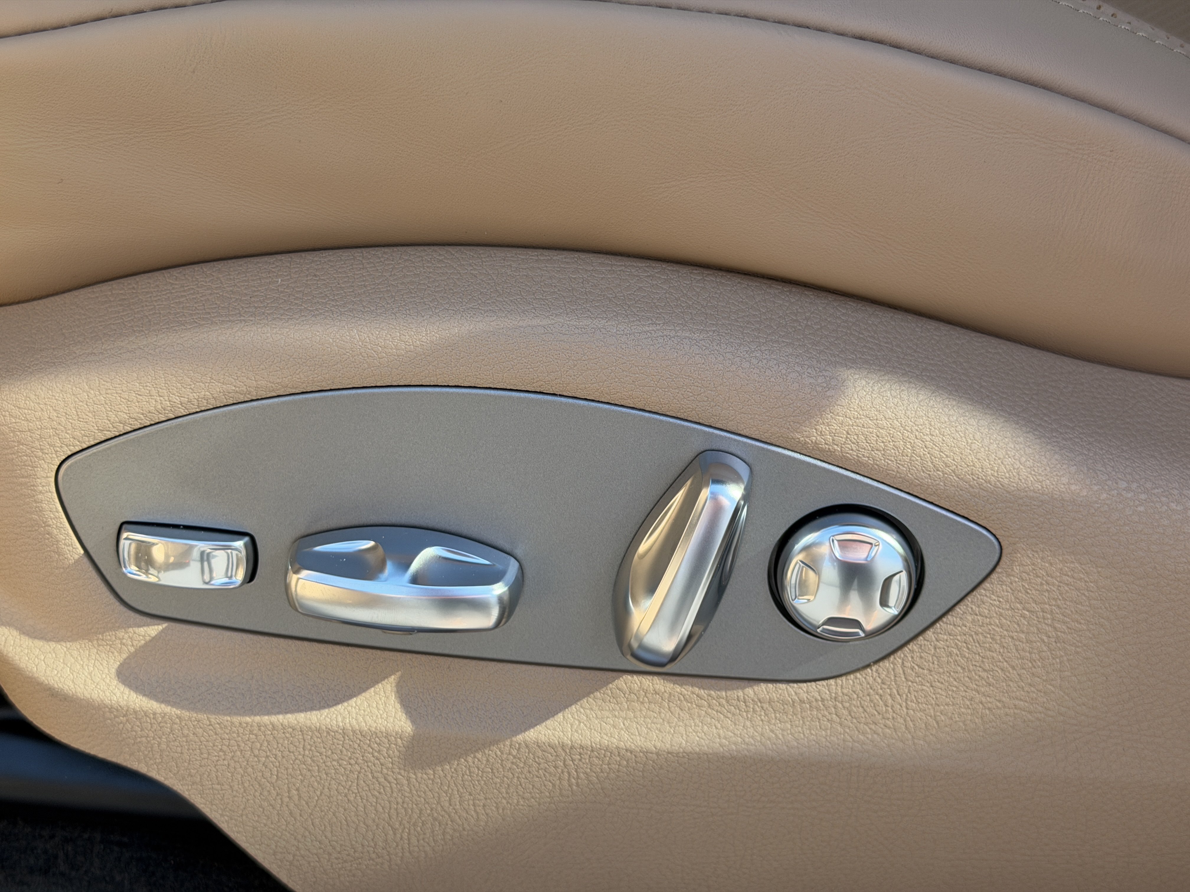New 2026 Porsche Macan S AWD/4WD image 26