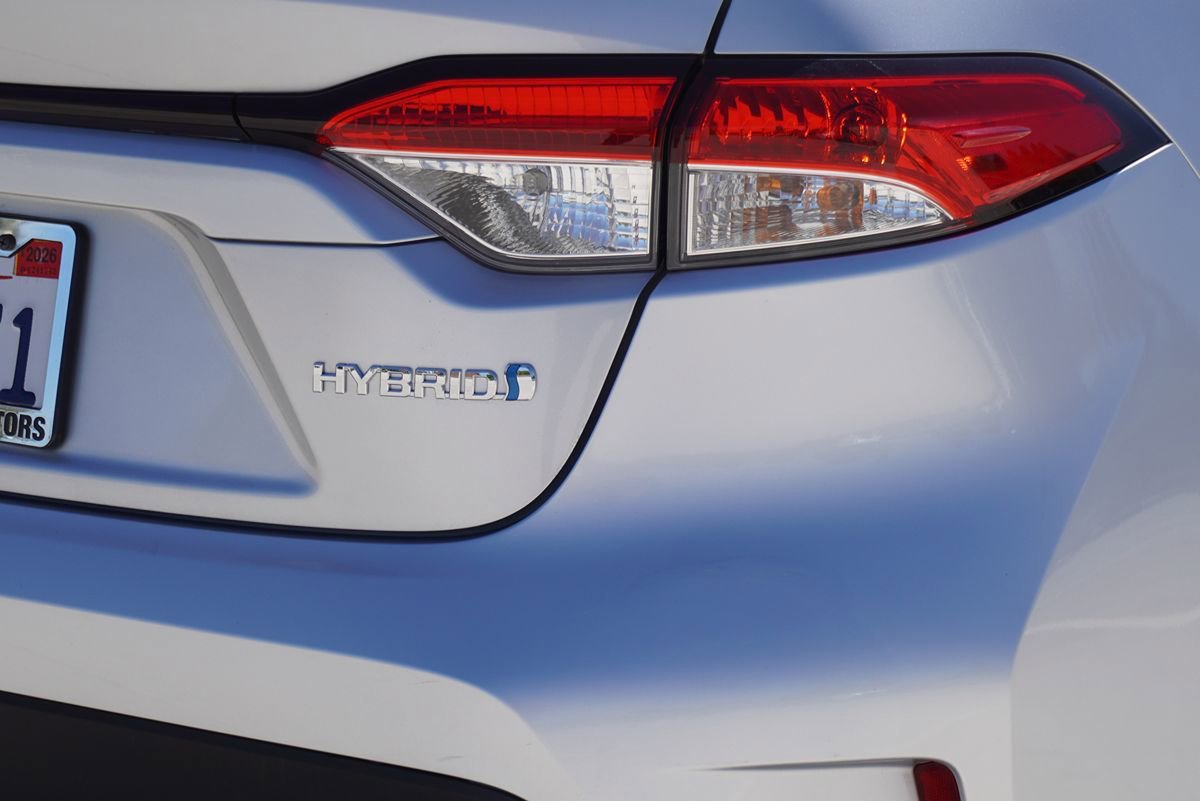 Used 2020 Toyota Corolla LE w/ Carpet Mat Package (TMS) FWD image 10