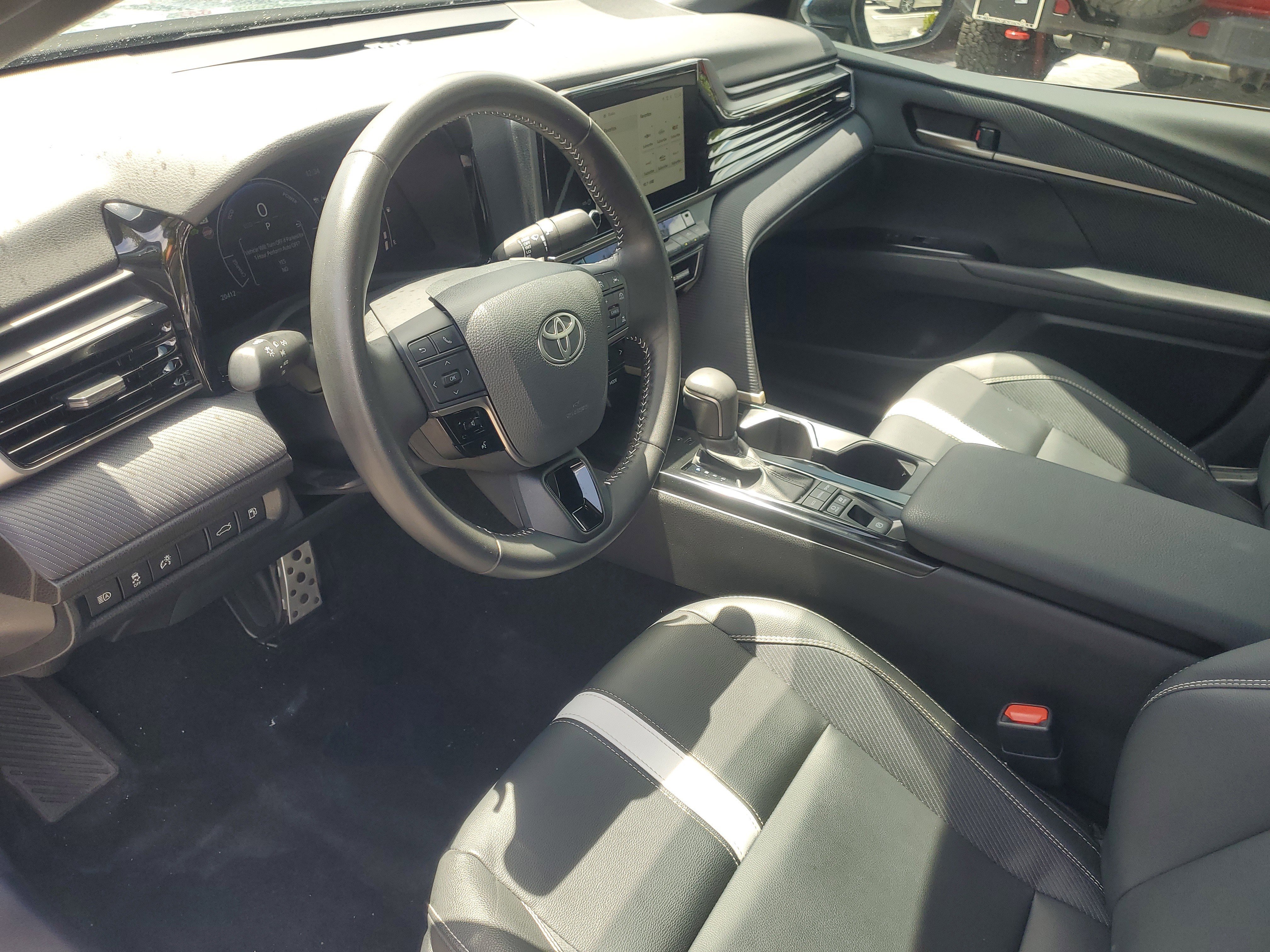 Used 2025 Toyota Camry SE image 15