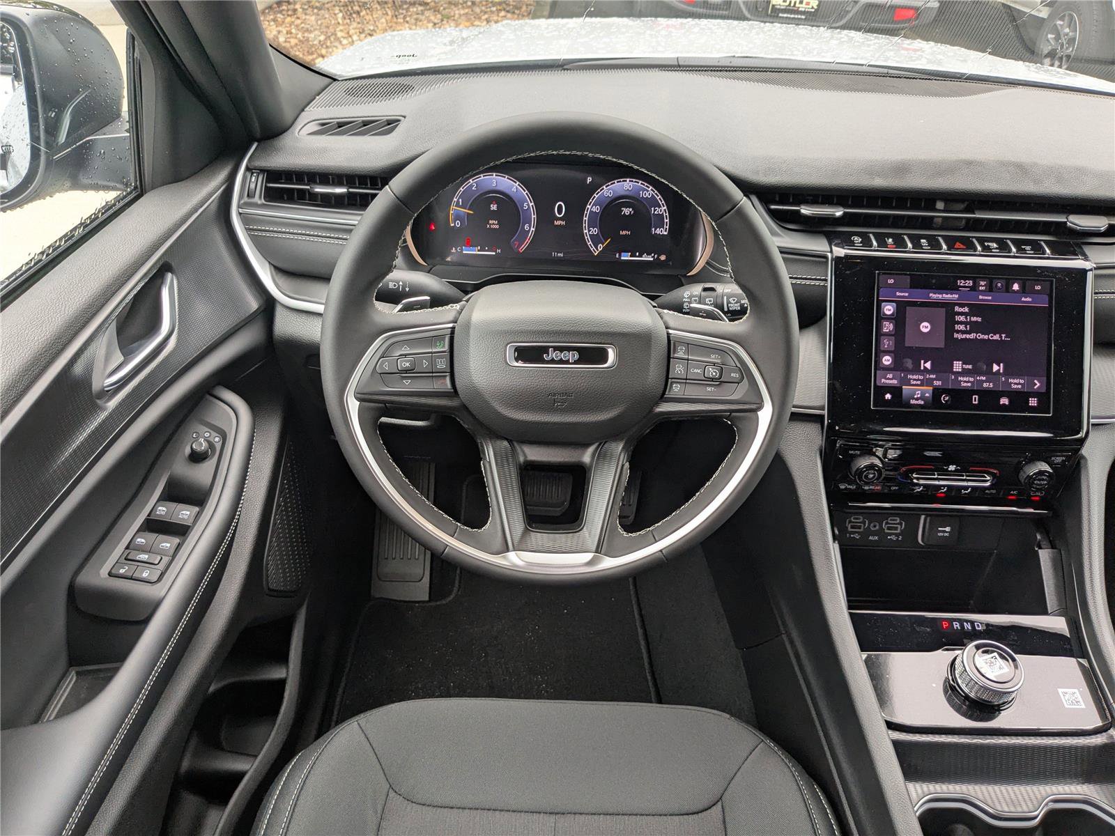 New 2025 Jeep Grand Cherokee L Laredo image 16