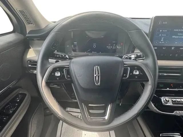Used 2025 Lincoln Corsair AWD w/ Jet Appearance Package image 24