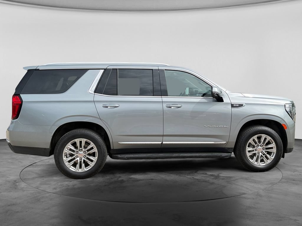 Used 2024 GMC Yukon SLT w/ SLT Luxury Package AWD/4WD image 11