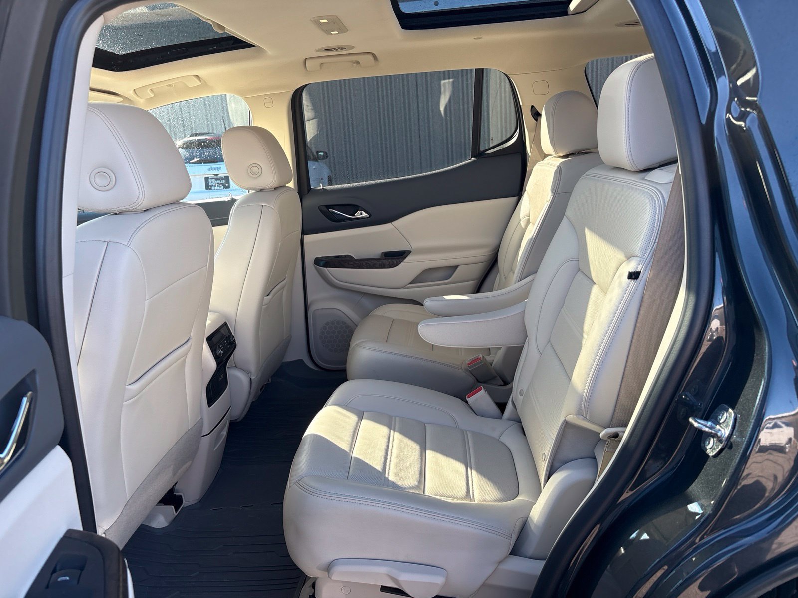 Used 2021 GMC Acadia Denali w/ Denali Ultimate Package AWD/4WD image 12
