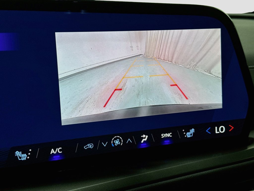 Used 2026 Chevrolet Traverse LT w/ LPO, Floor Liner Package FWD image 15