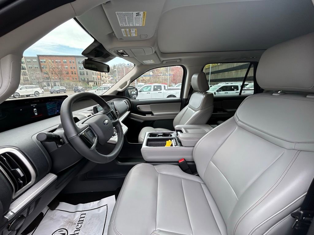 Used 2025 Ford Expedition Active image 14