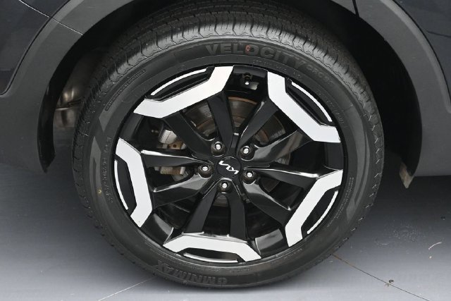 Used 2025 Kia Telluride S FWD image 7