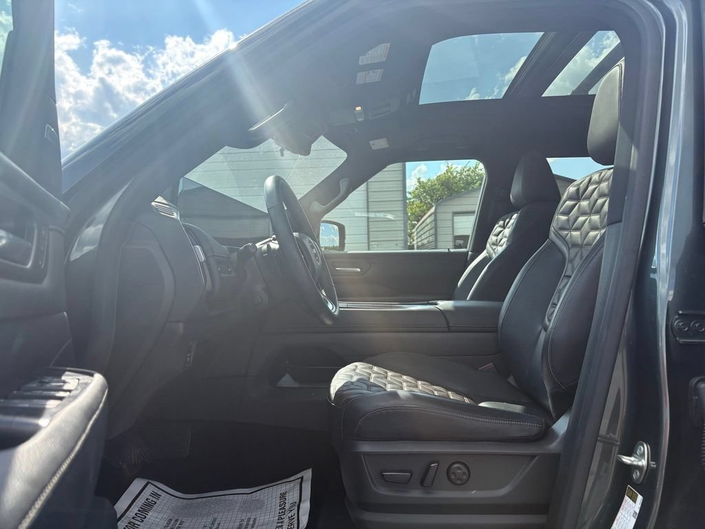 Used 2025 Nissan Armada Platinum RWD image 15