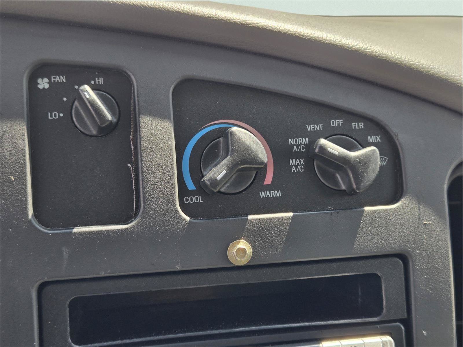 Used 2003 Ford E-350 and Econoline 350 Super Duty RWD image 17