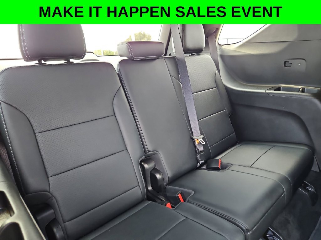 Used 2025 Chevrolet Traverse LT w/ Driver Confidence Package FWD image 26