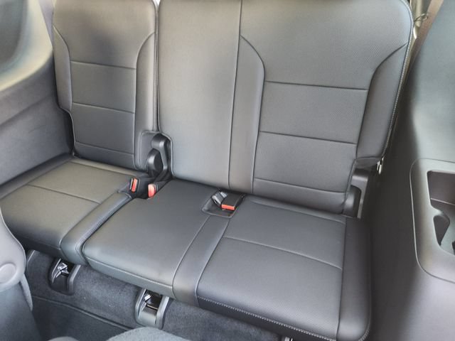 Used 2025 Chevrolet Traverse High Country AWD/4WD image 34