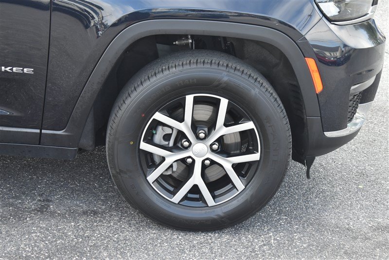 Used 2023 Jeep Grand Cherokee L Limited w/ Trailer Tow Group (B) AWD/4WD image 3