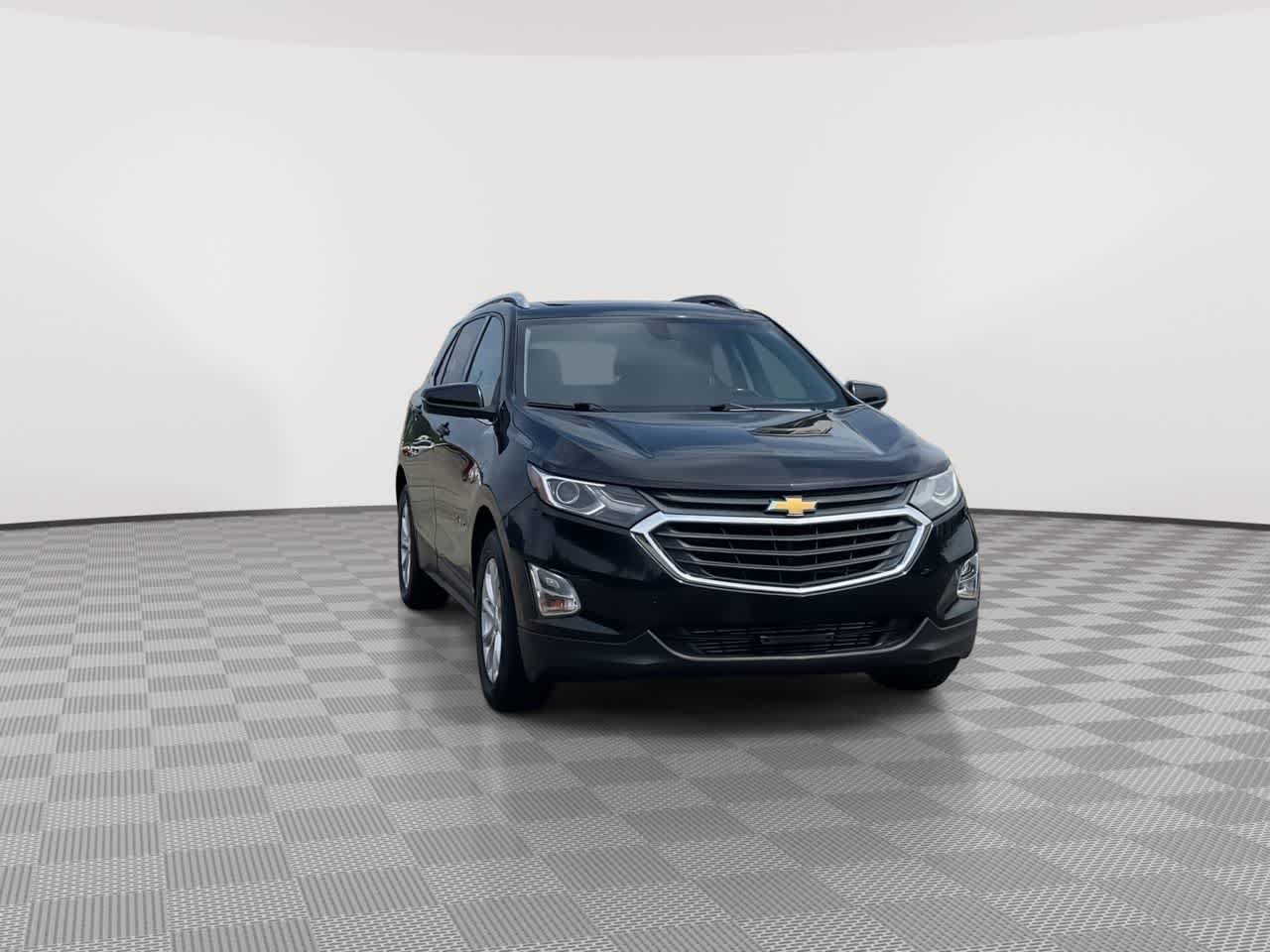 Used 2018 Chevrolet Equinox LT w/ Sun & Infotainment Package FWD image 3
