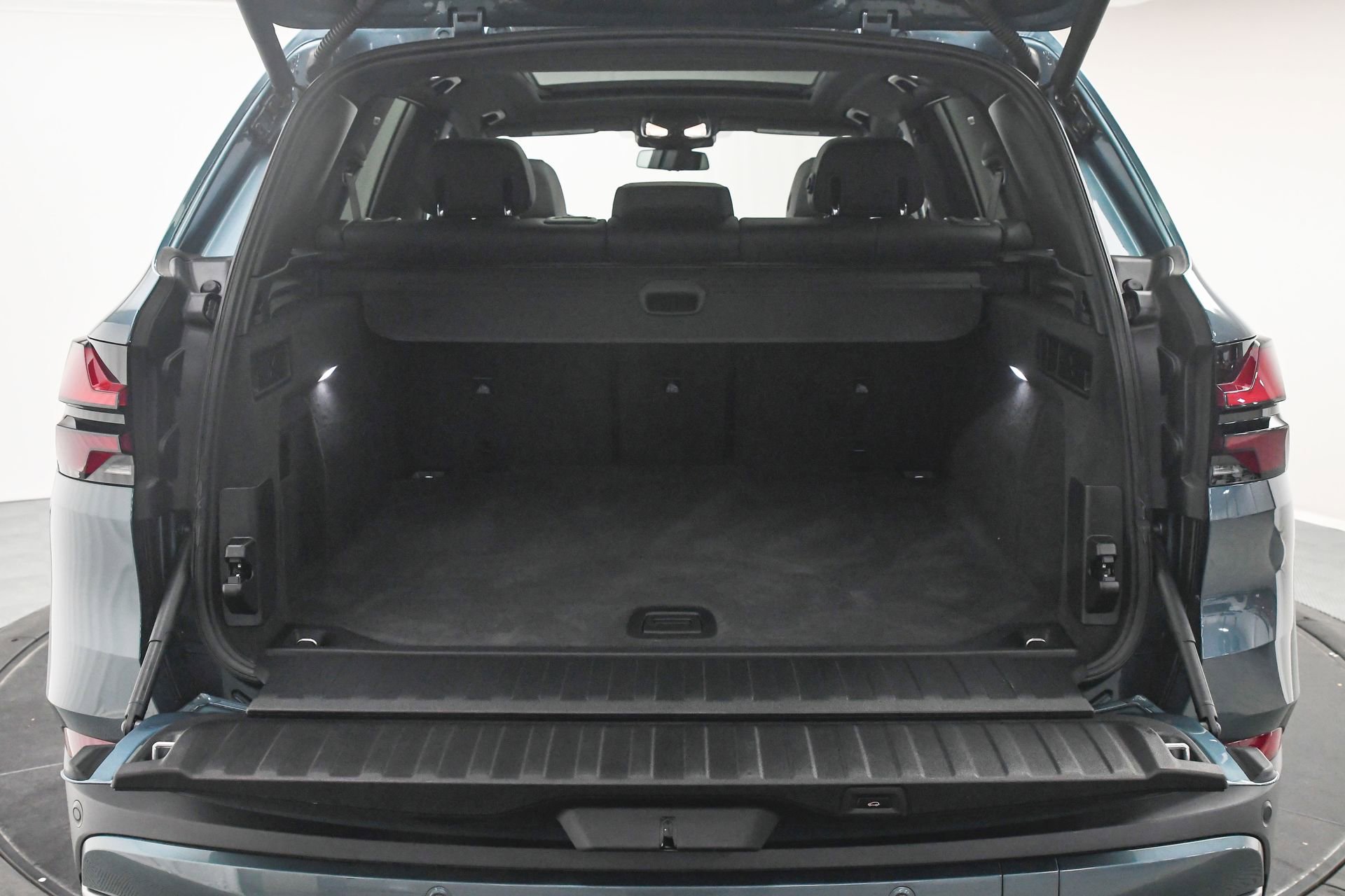 Used 2024 BMW X5 xDrive40i w/ Parking Assistance Package image 7