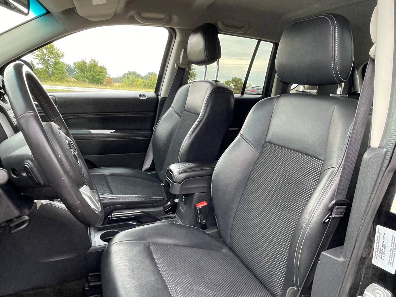 Used 2016 Jeep Compass Latitude image 12