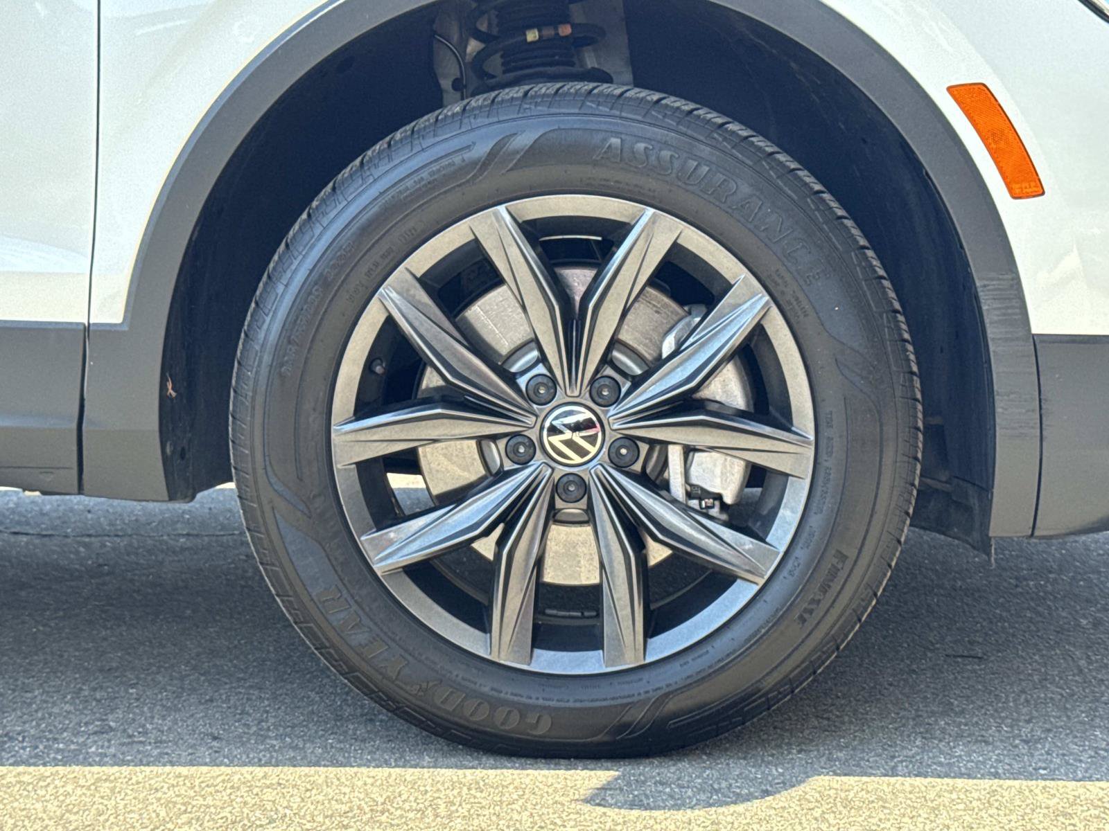 Certified 2023 Volkswagen Tiguan SE w/ Panoramic Sunroof Package FWD image 36