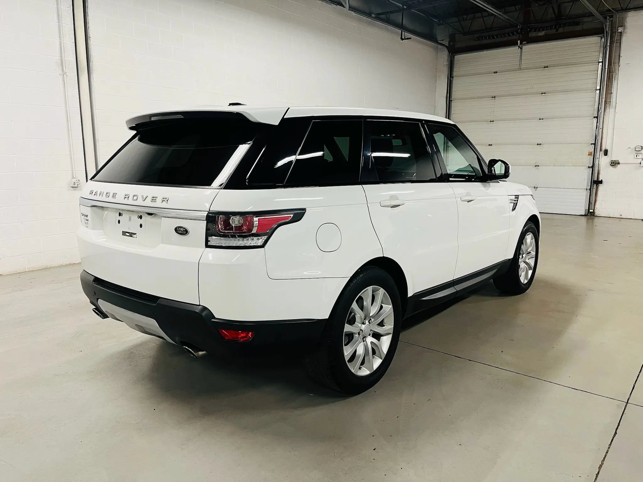 Used 2015 Land Rover Range Rover Sport HSE AWD/4WD image 8