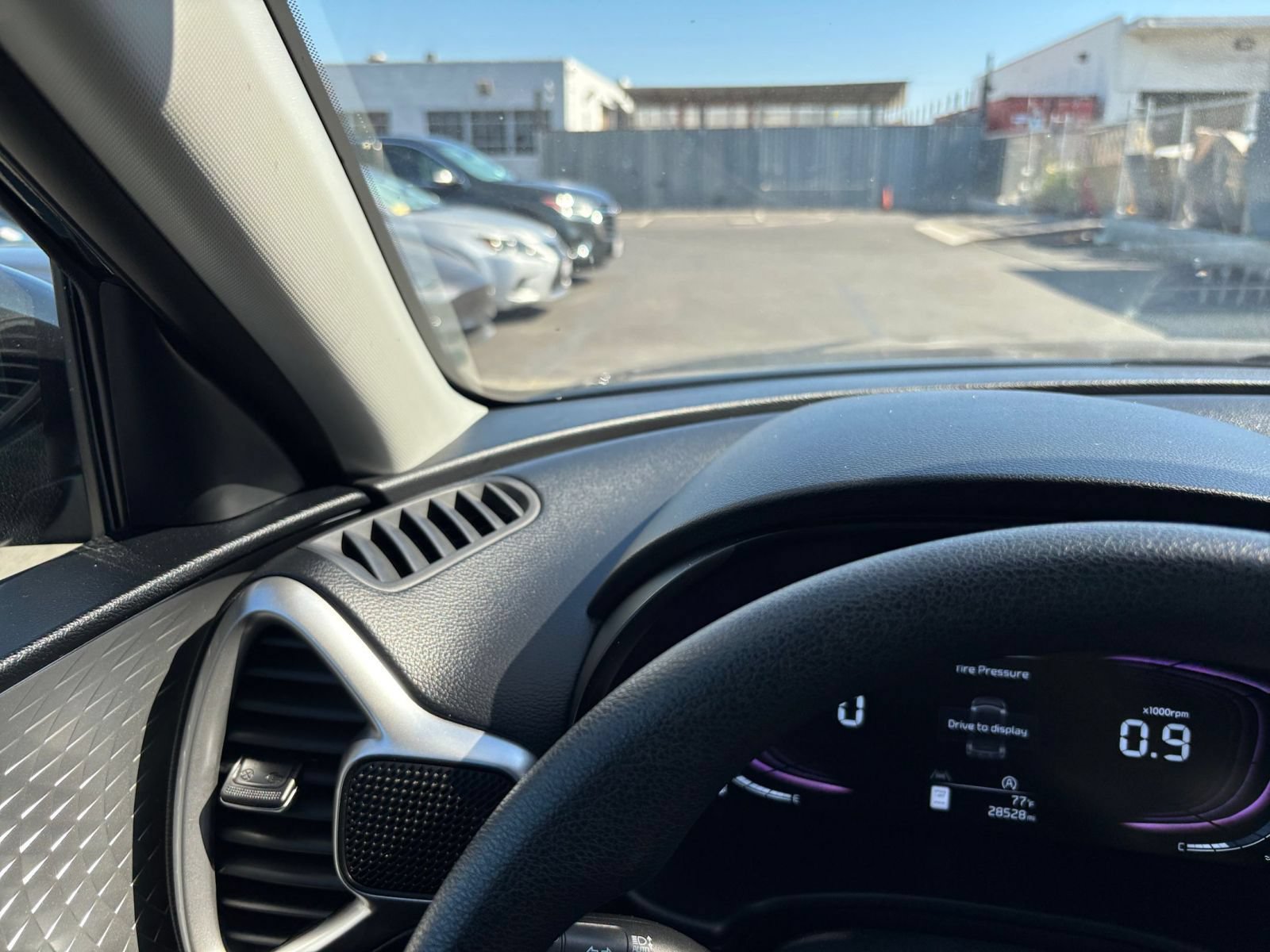 Used 2025 Kia Soul LX w/ LX Technology Package FWD image 34