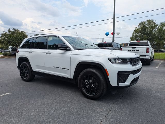 New 2026 Jeep Grand Cherokee Altitude RWD image 2