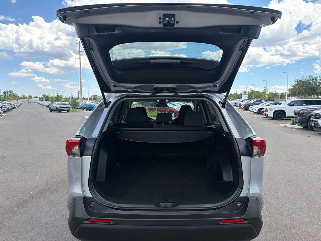 Used 2025 Toyota RAV4 XLE AWD/4WD image 16