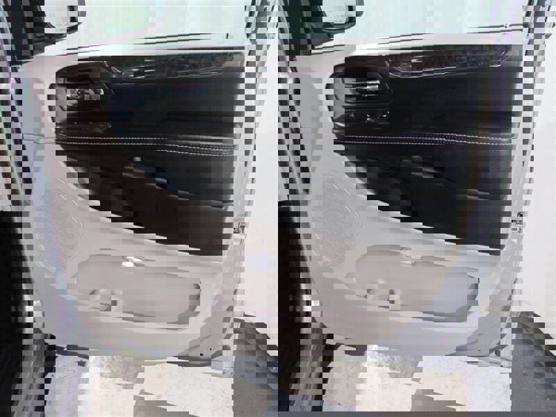 Used 2014 Chrysler Town & Country Touring image 57