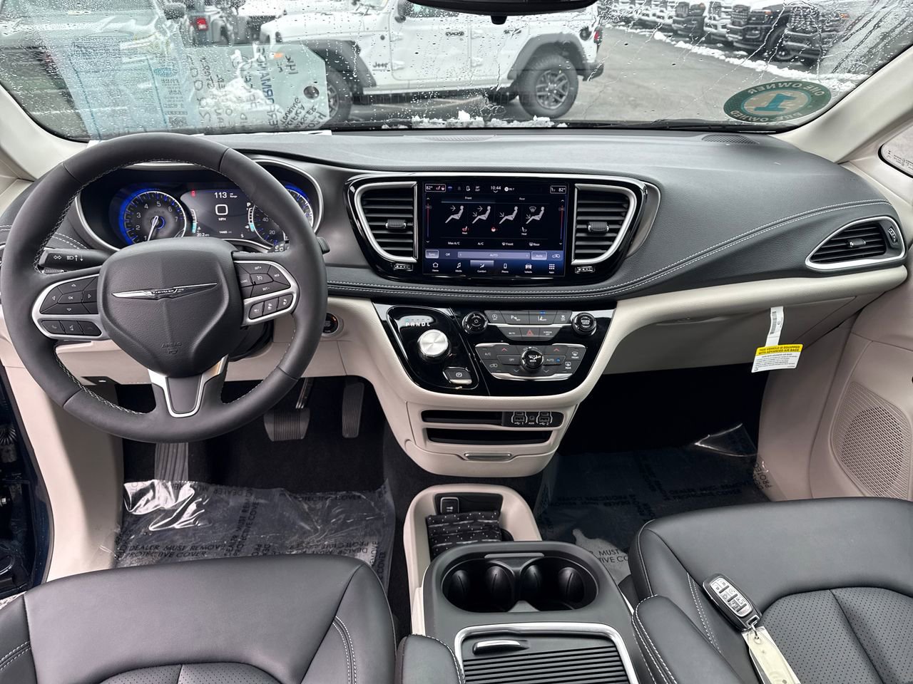 Used 2024 Chrysler Pacifica Touring-L image 18