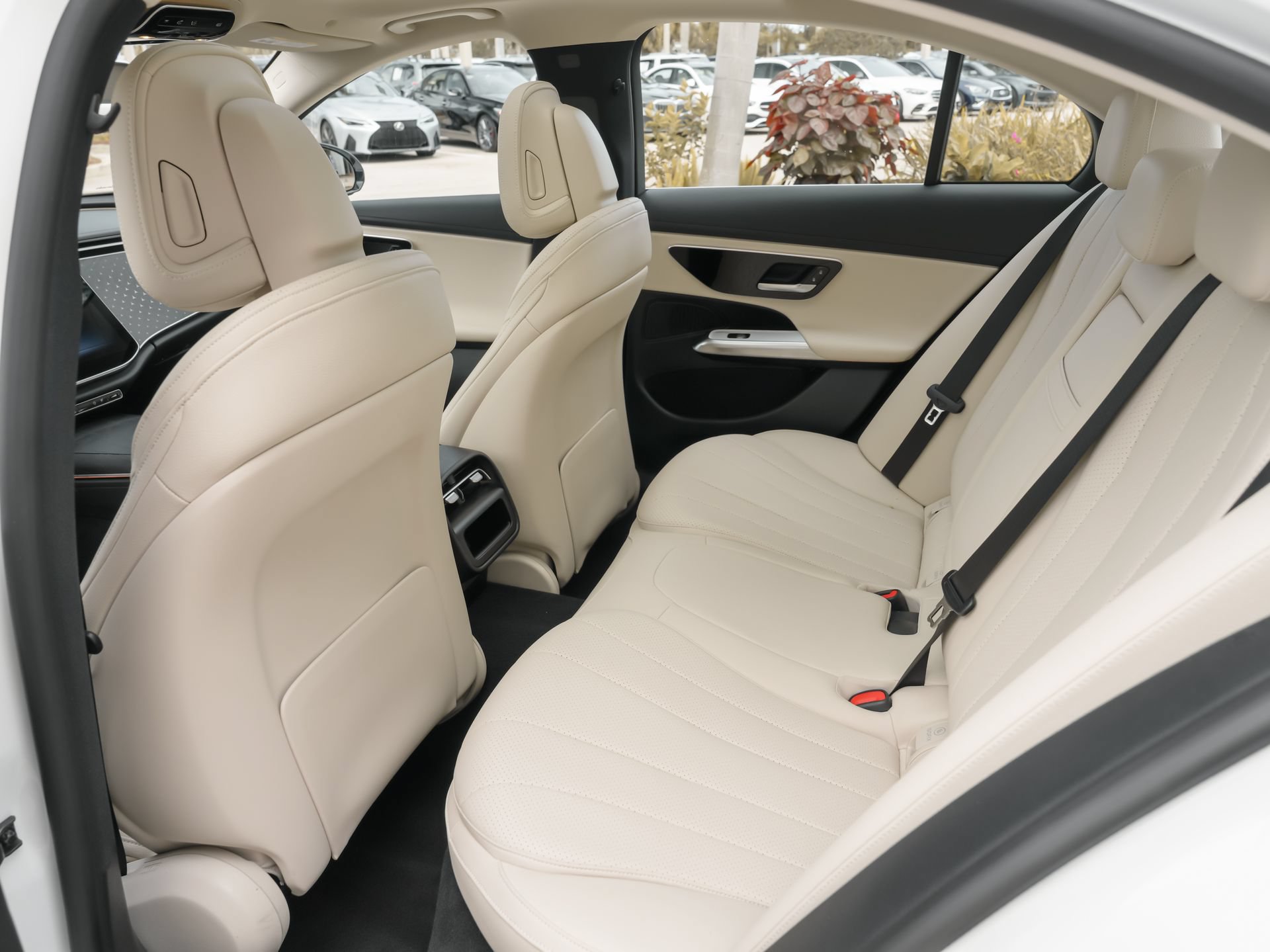 Used 2024 Mercedes-Benz E 350 4MATIC Sedan image 34