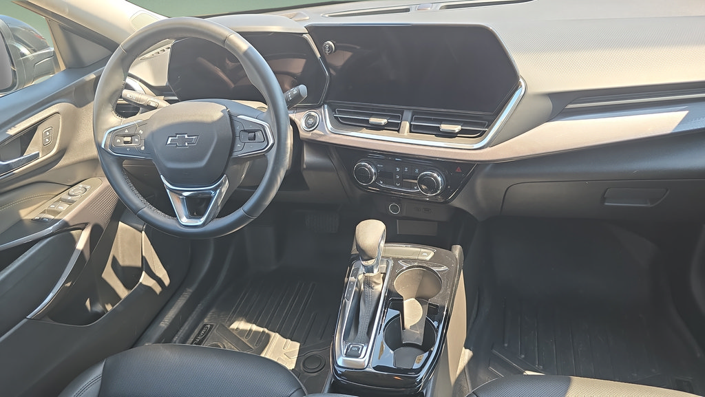 Used 2025 Chevrolet Trax ACTIV w/ Driver Confidence Package FWD image 11