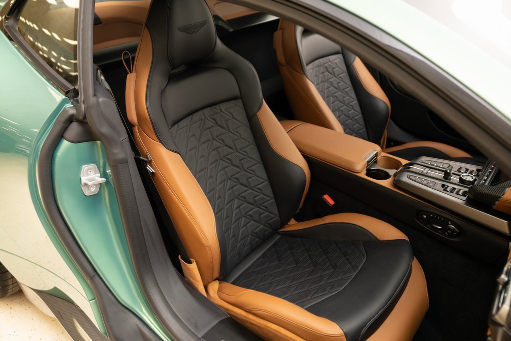 Used 2025 Aston Martin Vanquish image 32