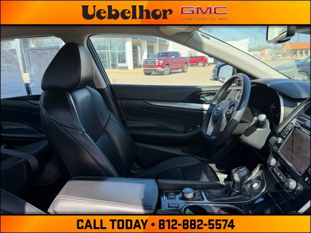 Used 2023 Nissan Maxima SV w/ Floor Mat Group image 2