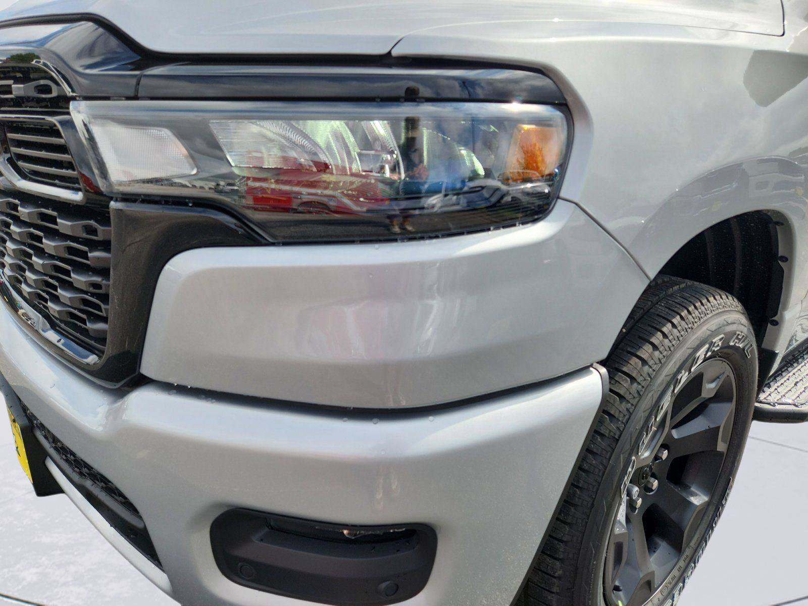 New 2026 RAM 1500 Express AWD/4WD image 9